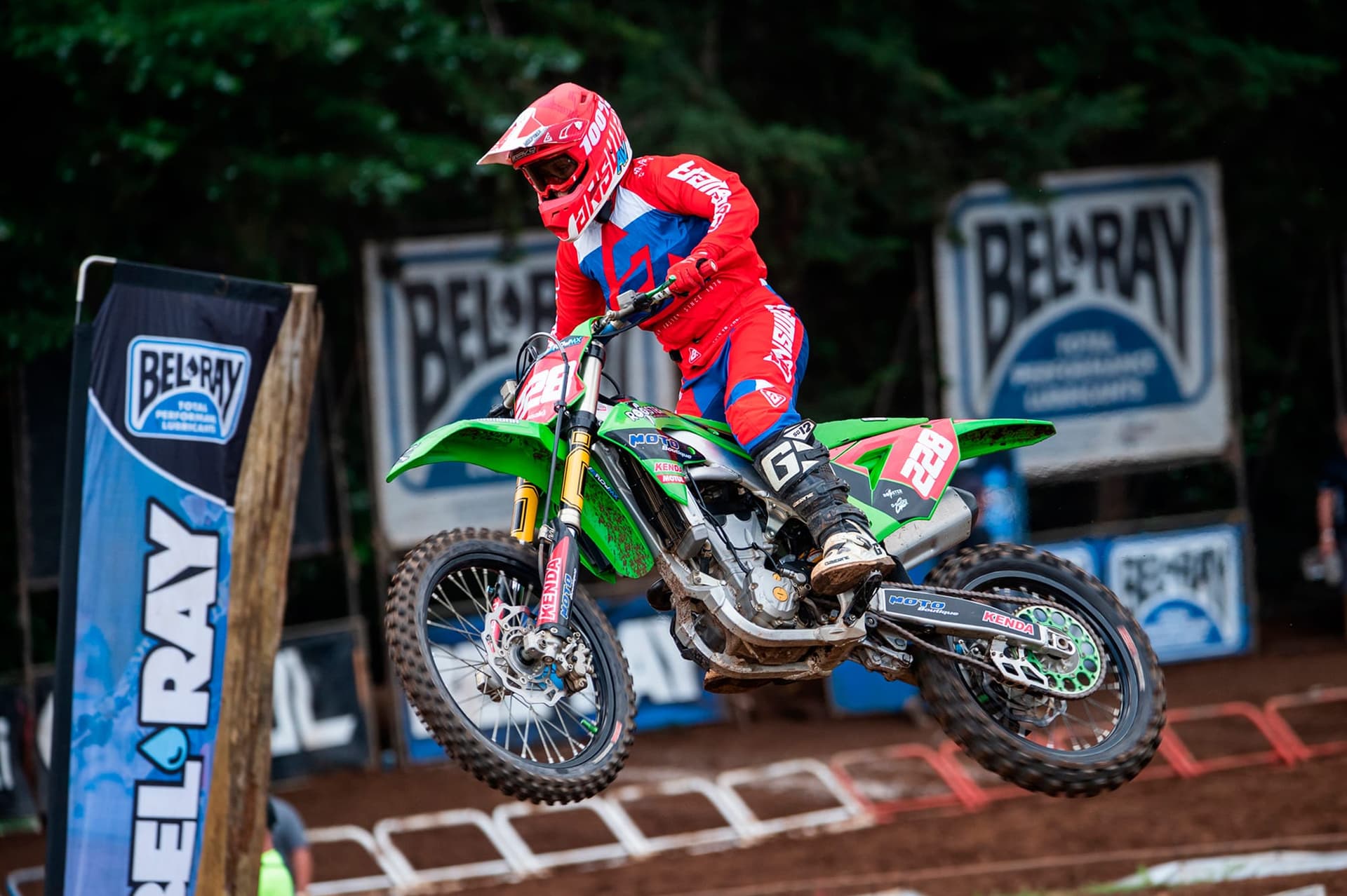 Kawasaki arrasa en el Campeonato Nacional de Motocross con sus pilotos