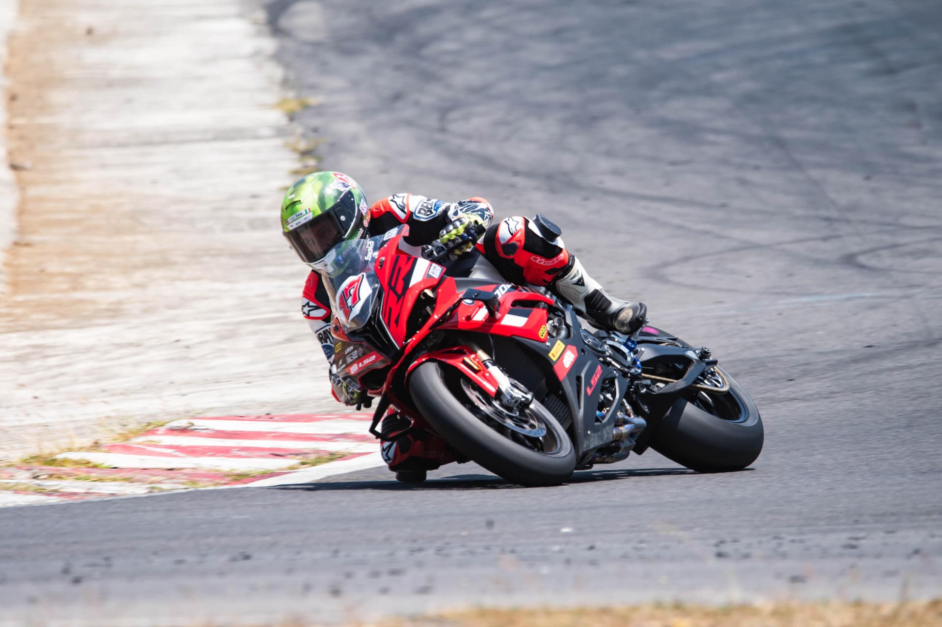 Pilotos de BMW Motorrad y Kawasaki conquistan el primer lugar en el Campeonato AMA Superbike
