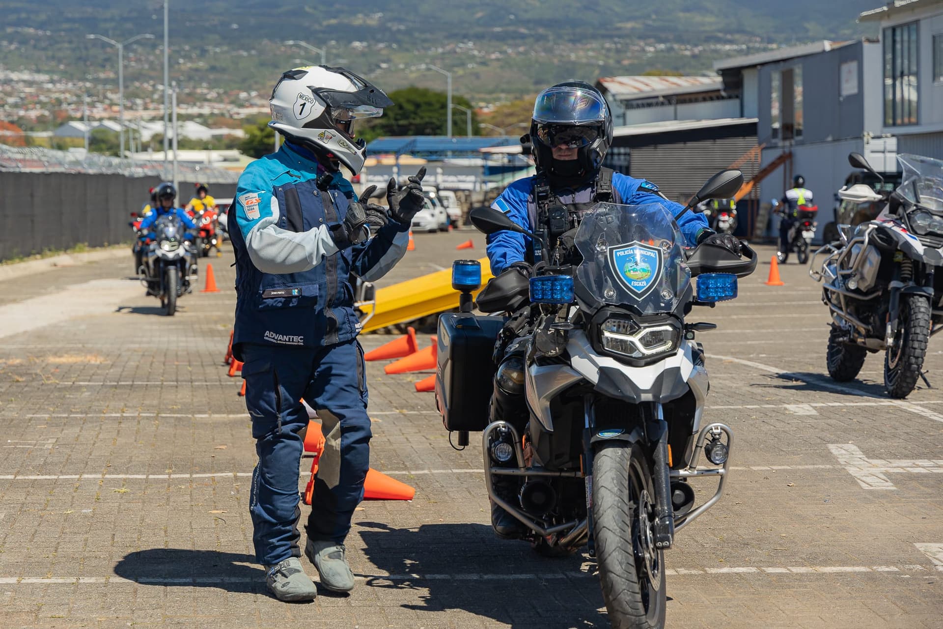 Policías y bomberos reciben capacitación de Conducción Segura de motocicletas