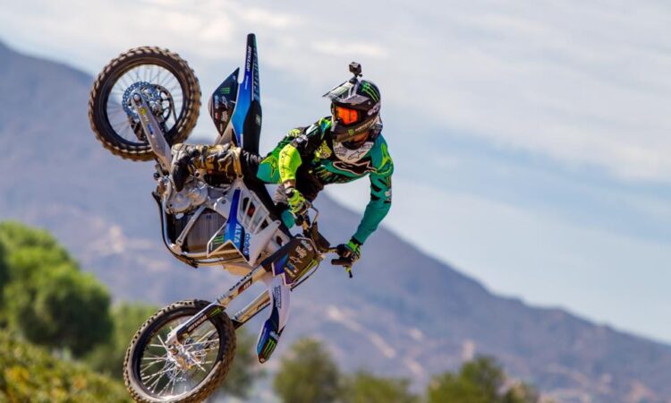Nate Adams, tuvo un accidente. 1 prin