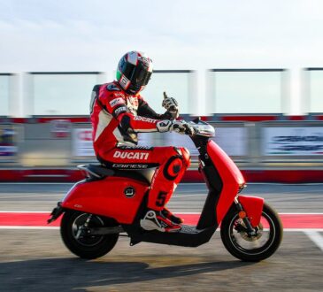 El curioso caso del scooter eléctrico de fabricación china con una insignia Ducati.