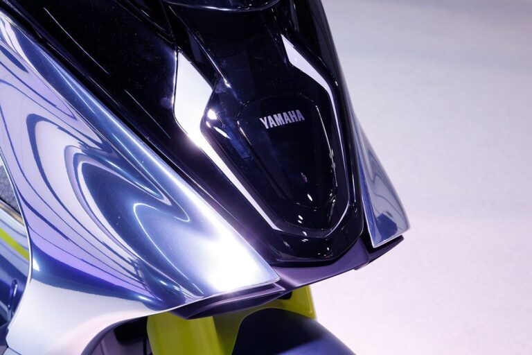 Galería Moto Revista CR 653 LOS TRES SCOOTERS ELÉCTRICOS YAMAHA