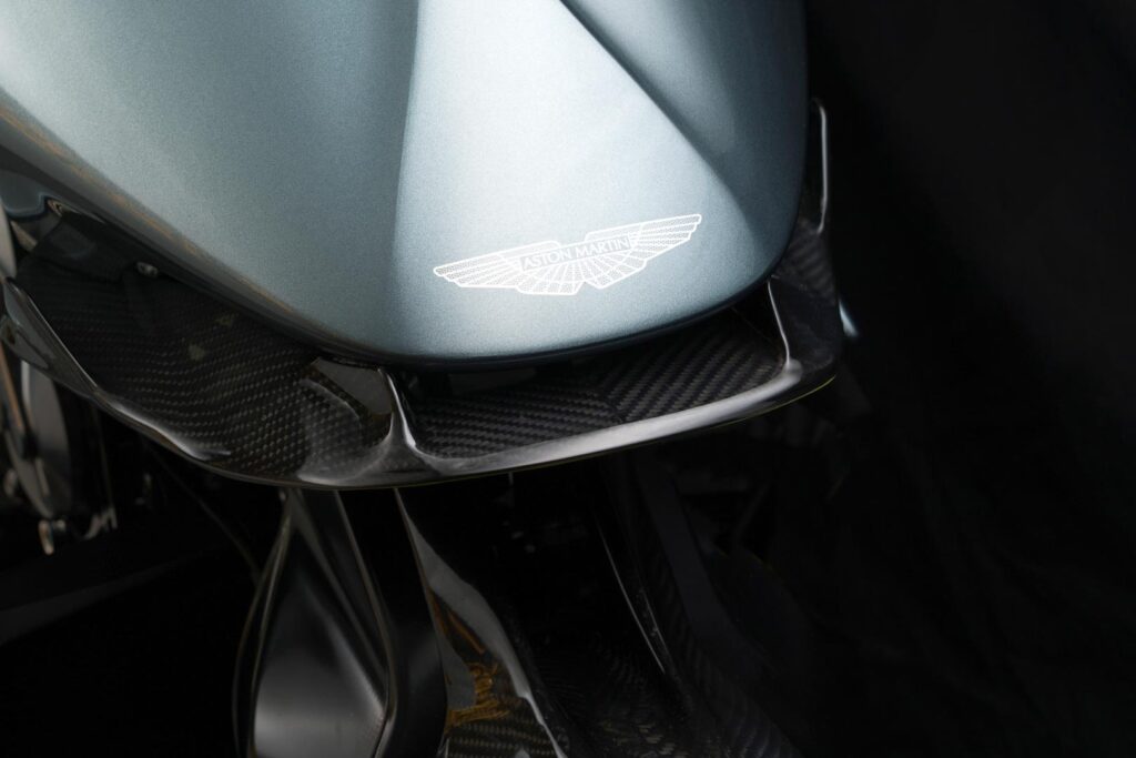 AMB 001 DE ASTON MARTIN Y BROUGH SUPERIOR 3 aston
