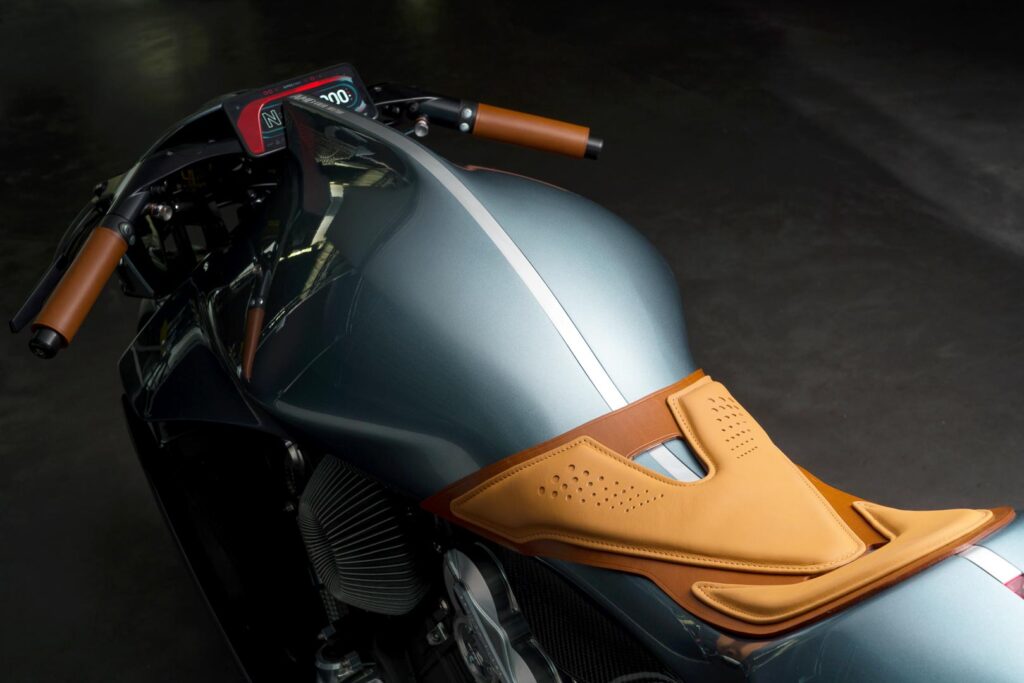 AMB 001 DE ASTON MARTIN Y BROUGH SUPERIOR 6 brough