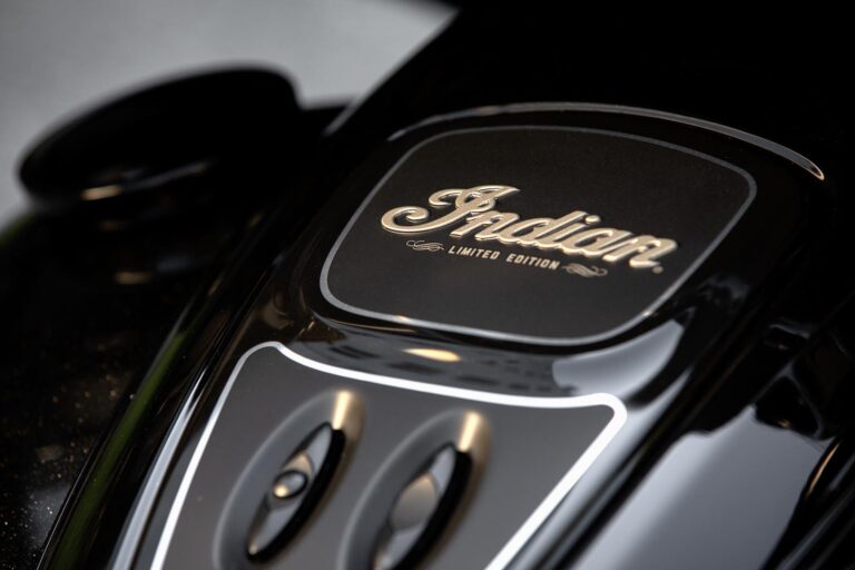 Galería Moto Revista CR 404 Jack Daniel's Indian 2021