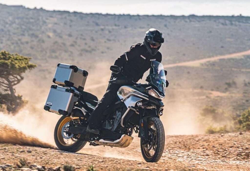 CFMoto presenta oficialmente el 800MT 2021 3 crmoto 800