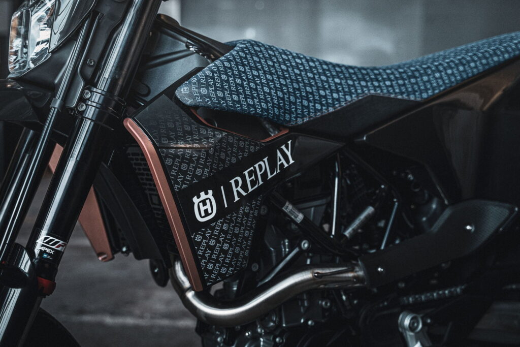 Husqvarna x Replay = Tres motos 701 de edición limitada 3 701