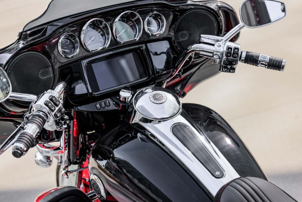 Harley-Davidson CVO Tri Glide 2022 2 Harley-Davidson