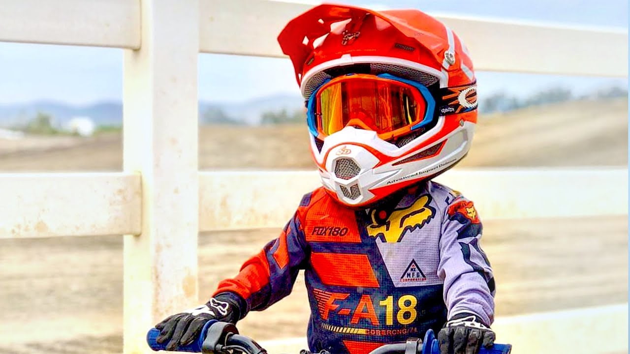 ¿Qué edad deben tener los niños para andar en moto de cross? 1 Que edad deben tener los ninos para andar en moto de cross
