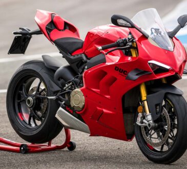 Ducati Panigale V4 y V4 S 2023