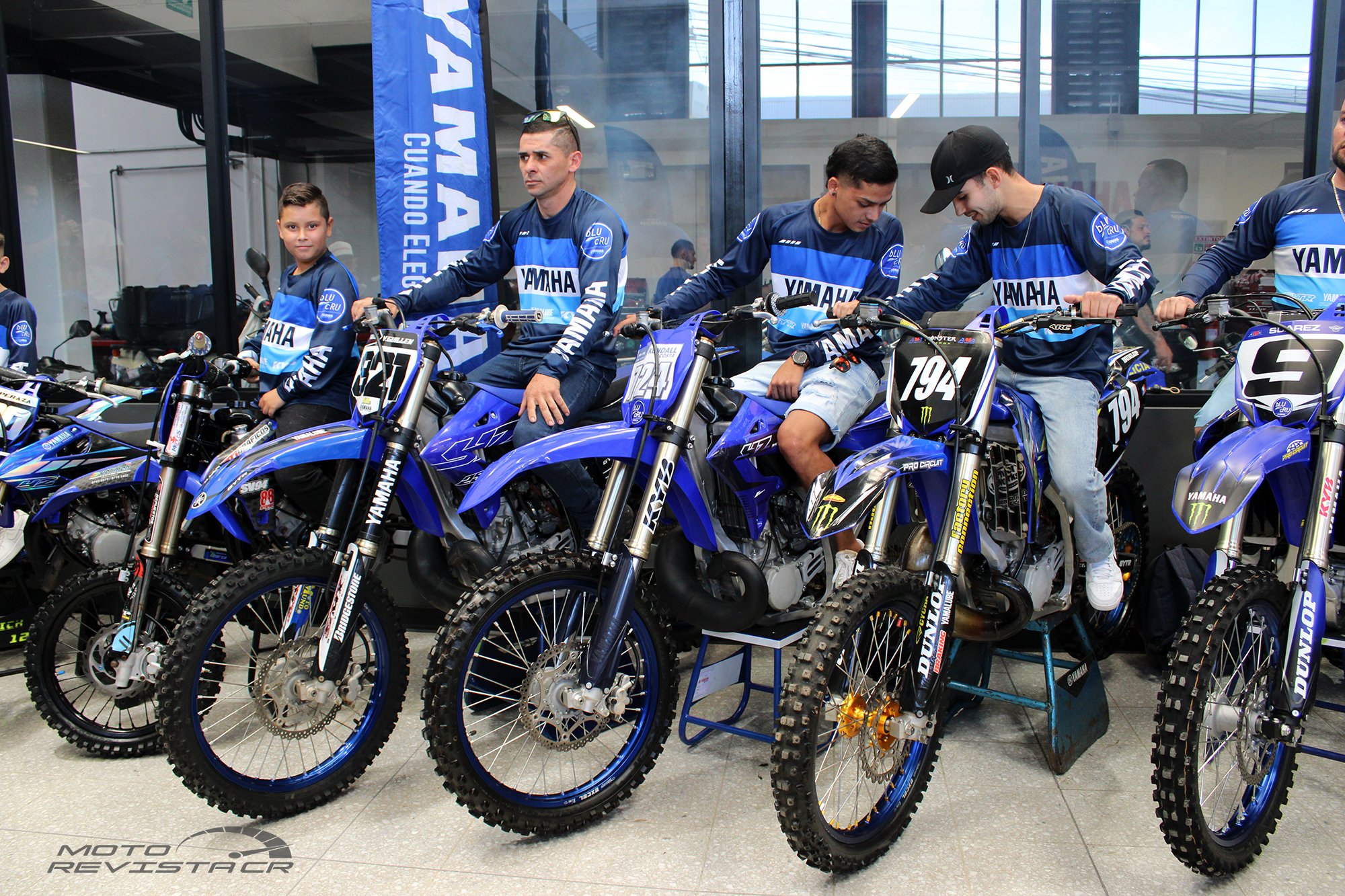 bLU cRU