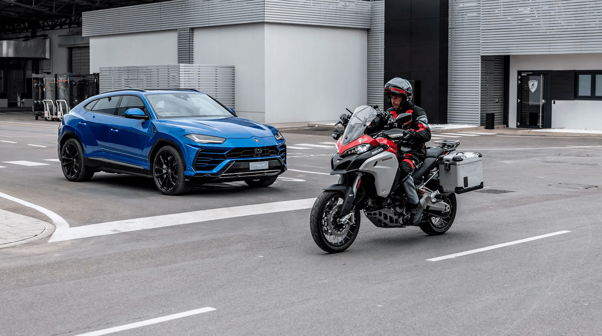 Ducati y Lamborghini prueban sistema de comunicación entre auto y moto 1 Ducati y Lamborghini prueban sistema de comunicación entre auto y moto