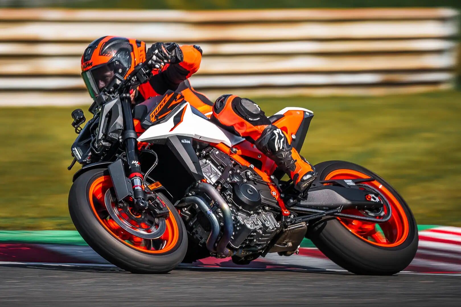 KTM 990 Duke R 2026 1 KTM 990 Duke R 2025