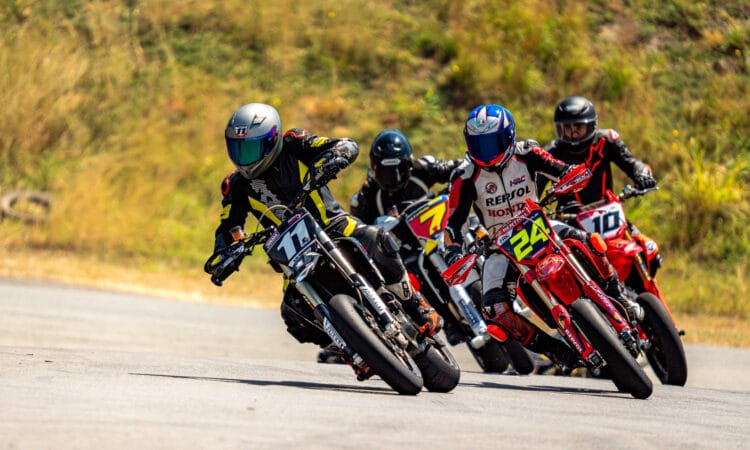 Adrenalina y velocidad en el arranque del AMA SuperBike 1 Adrenalina y velocidad en el arranque del AMA SuperBike