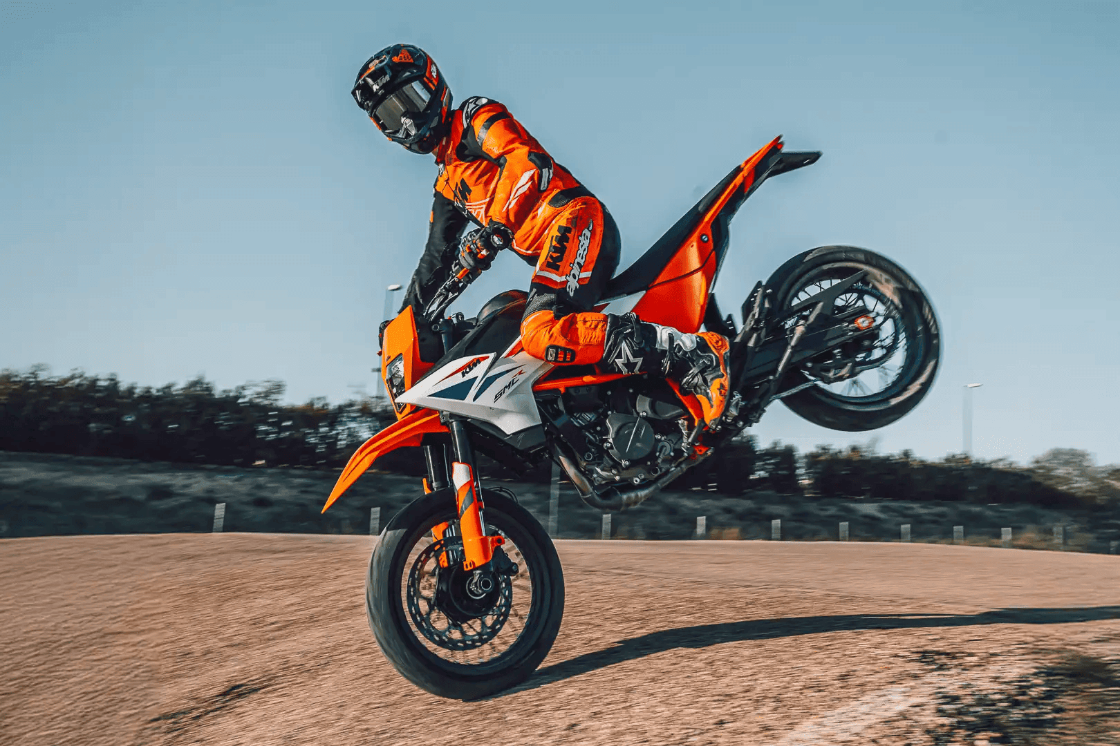 KTM 390 SMC R 2026 1 KTM 390 SMC R 2025