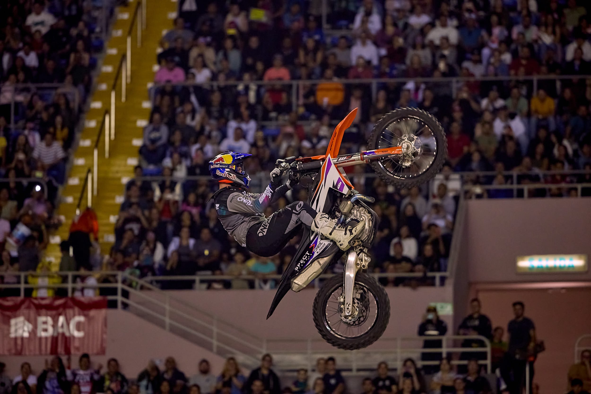 Mincha y Caillet deslumbran en su debut en X-Knights 2025 2 X-knights