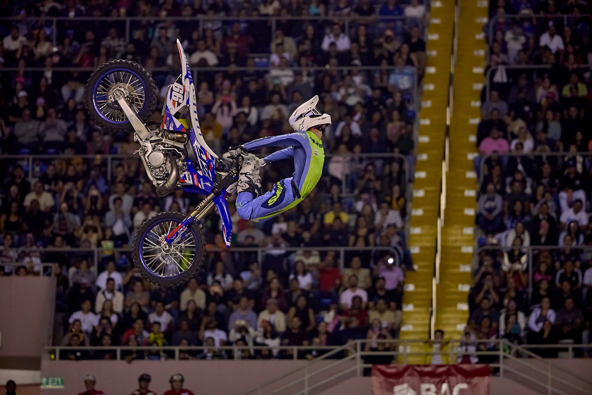 Mincha y Caillet deslumbran en su debut en X-Knights 2025 1 Mincha y Caillet deslumbran en su debut en X-Knights 2025