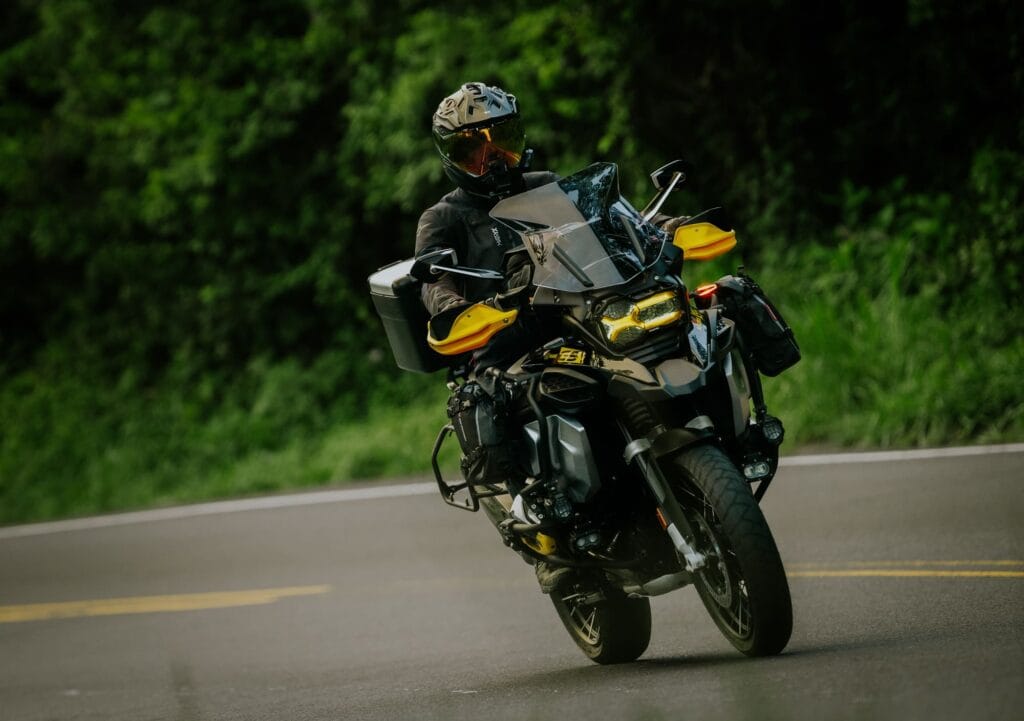 6 Consejos de seguridad para disfrutar al máximo los Rides en moto 2 Seguridad motera