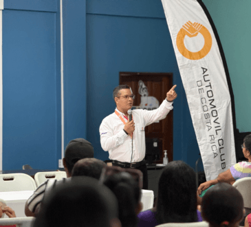 Entrega de 3.000 cascos fortalece la seguridad vial en el país