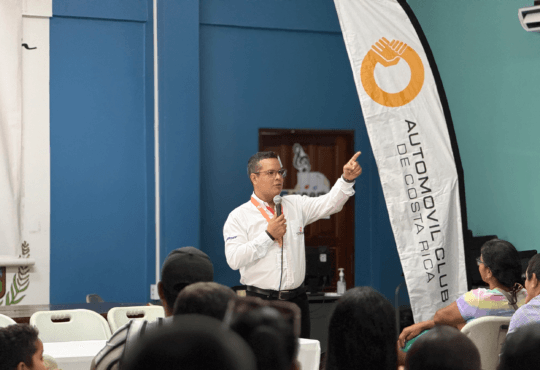 Entrega de 3.000 cascos fortalece la seguridad vial en el país