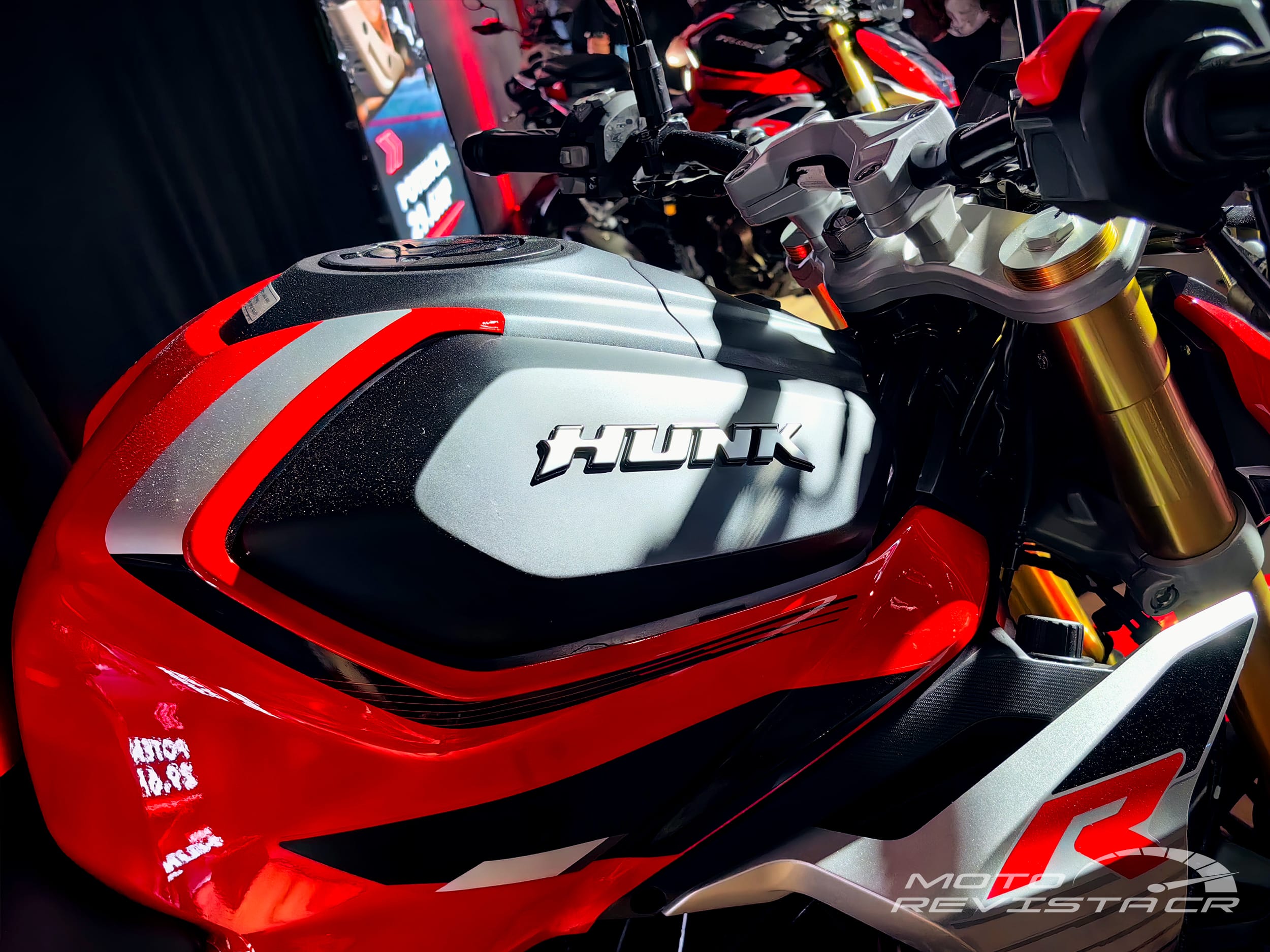 Hero MotoCorp presenta en Costa Rica la nueva Hunk 250R, su apuesta para competir en el segmento 250cc 2 motos