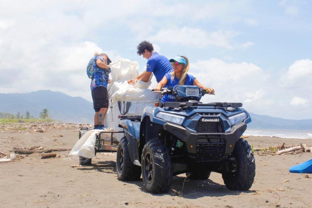 Red Motors organiza limpieza en playa Guacalillo en 2026 3 limpieza en playa Guacalillo 2026